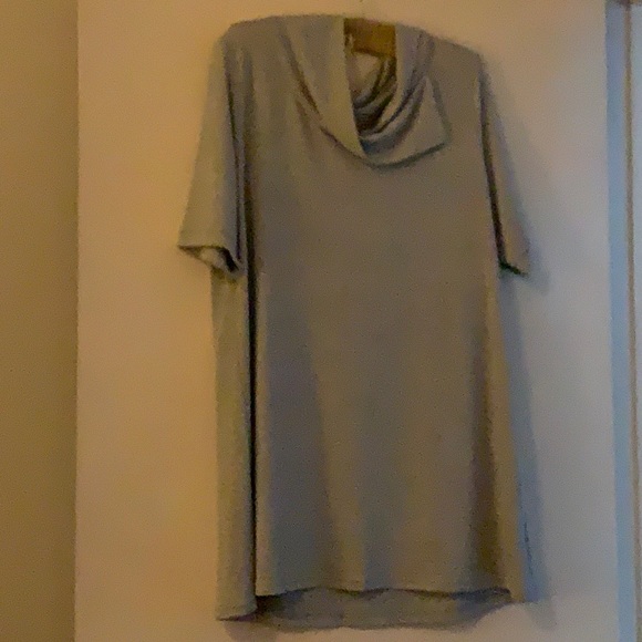 AUTOGRAPH Tops - //GREY TUNIC TOP//